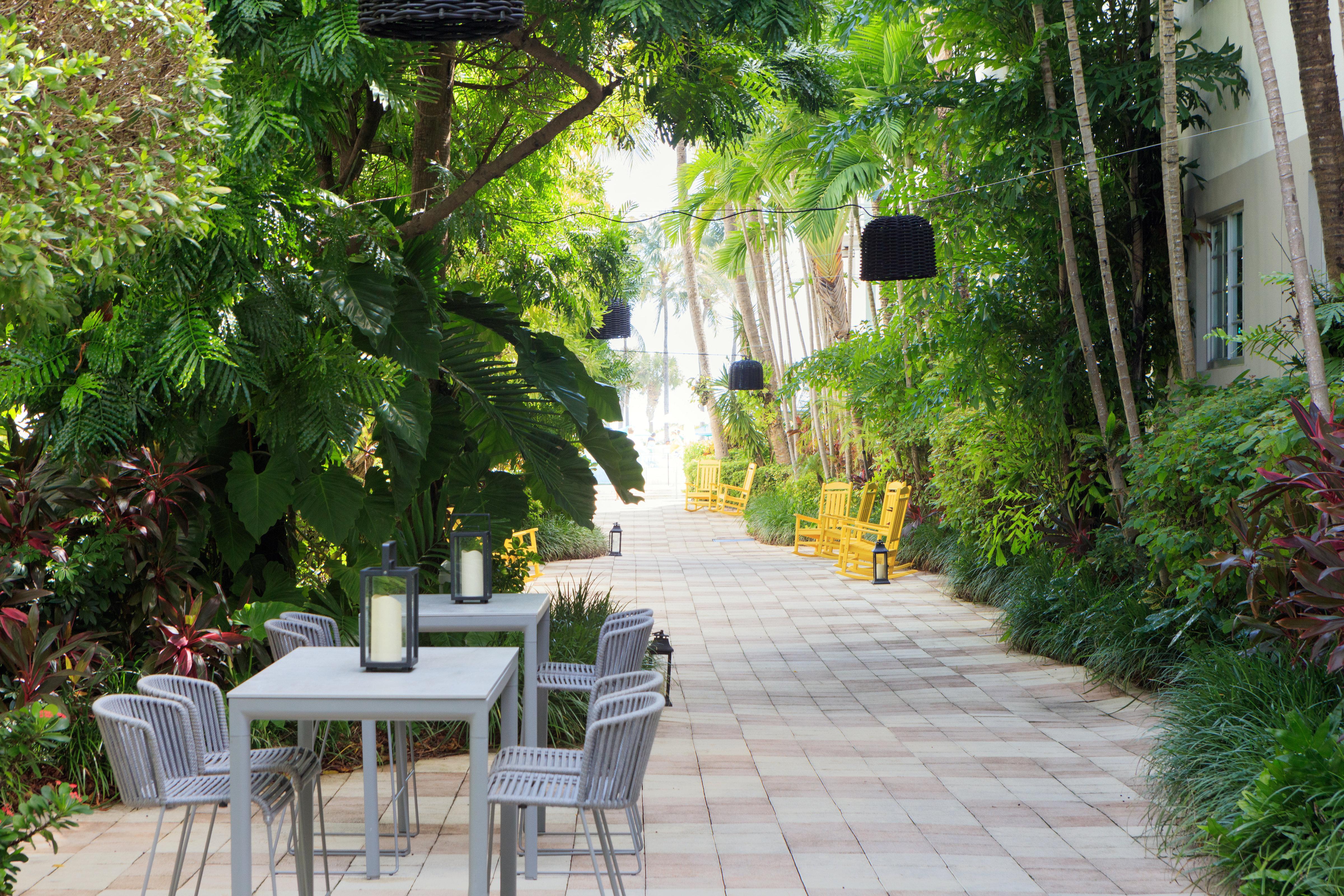 Kimpton Surfcomber Hotel By Ihg Маями Бийч Екстериор снимка