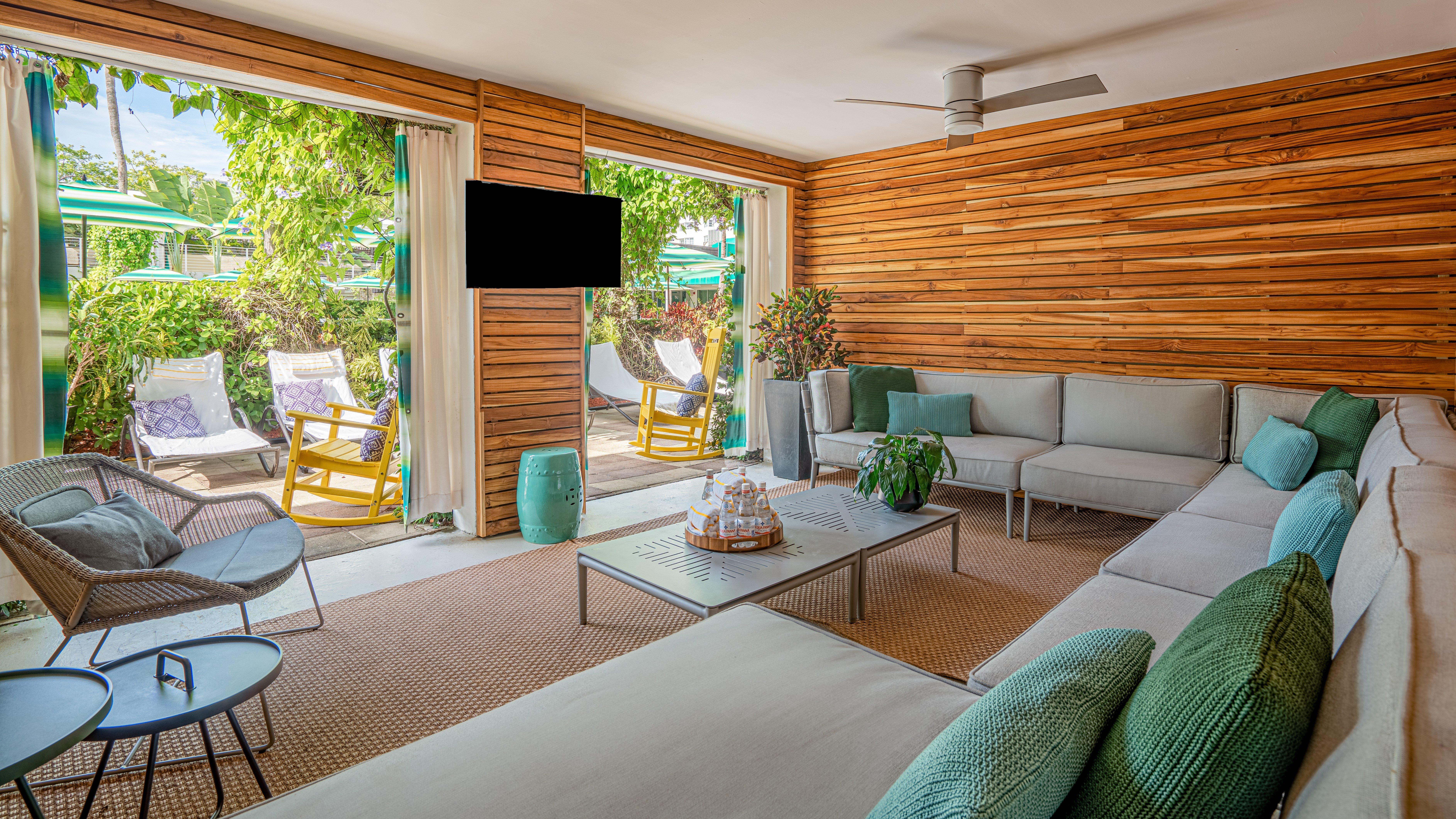 Kimpton Surfcomber Hotel By Ihg Маями Бийч Екстериор снимка