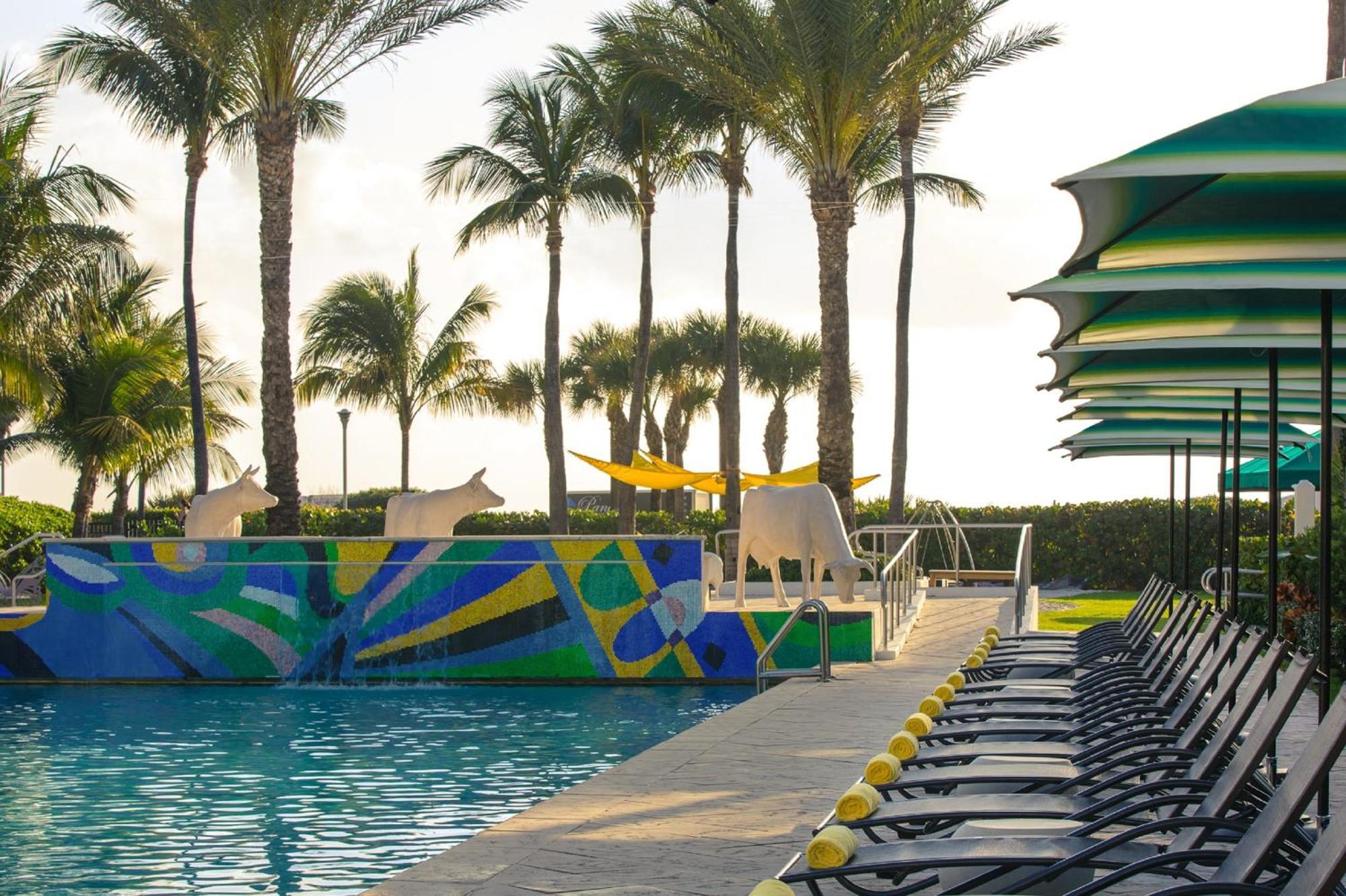 Kimpton Surfcomber Hotel By Ihg Маями Бийч Екстериор снимка