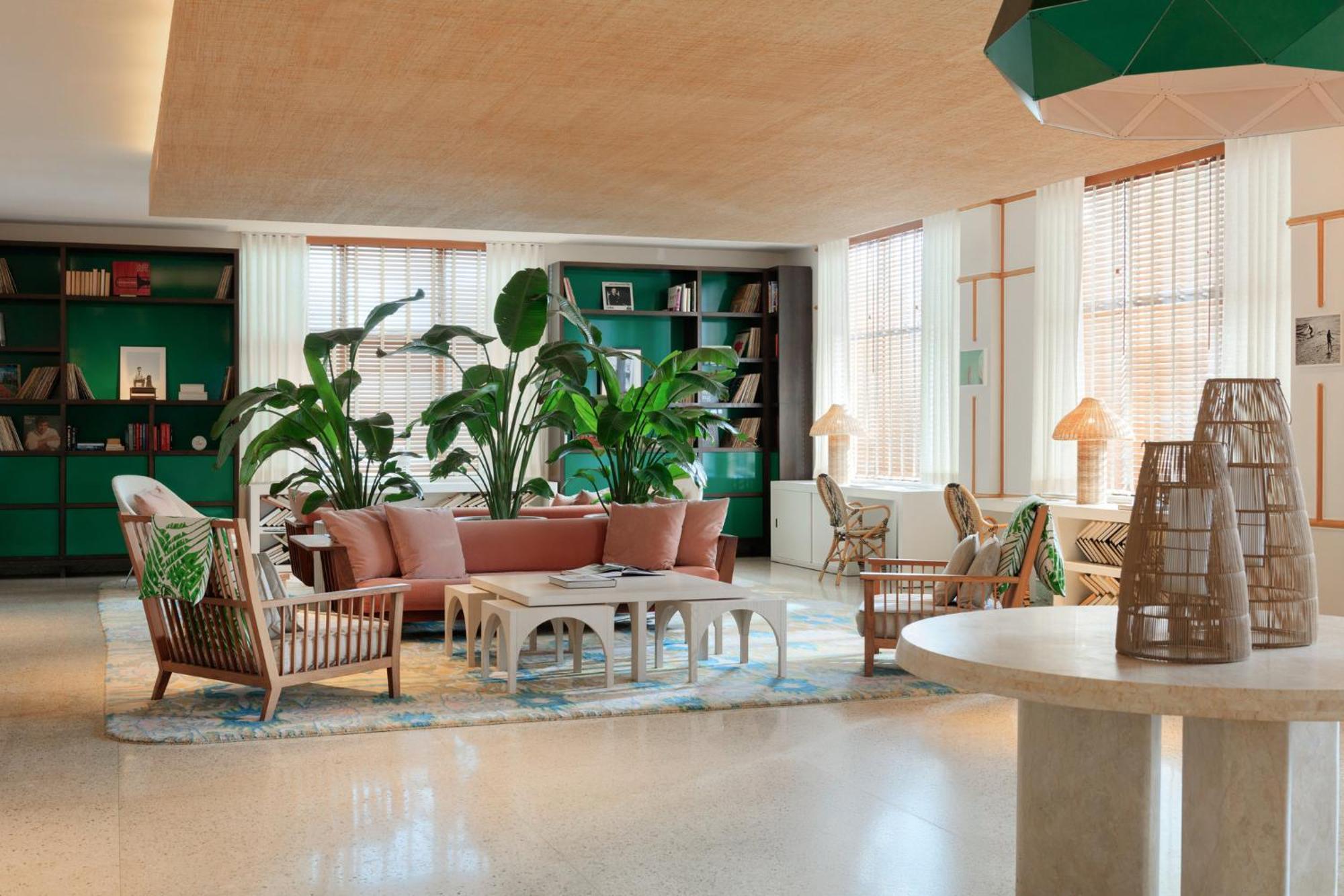 Kimpton Surfcomber Hotel By Ihg Маями Бийч Екстериор снимка
